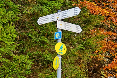 Gut ausgeschilderte Wander- und Nordic Walking-Routen